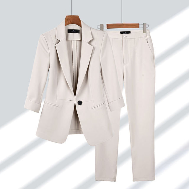 Abgestimmtes Blazer- und Hosen-Ensemble